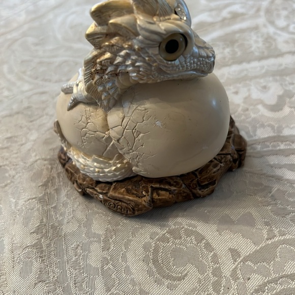 Windstone Editions HATCHING EMPRESS DRAGON EGG Pearl in EUC - Picture 2 of 4